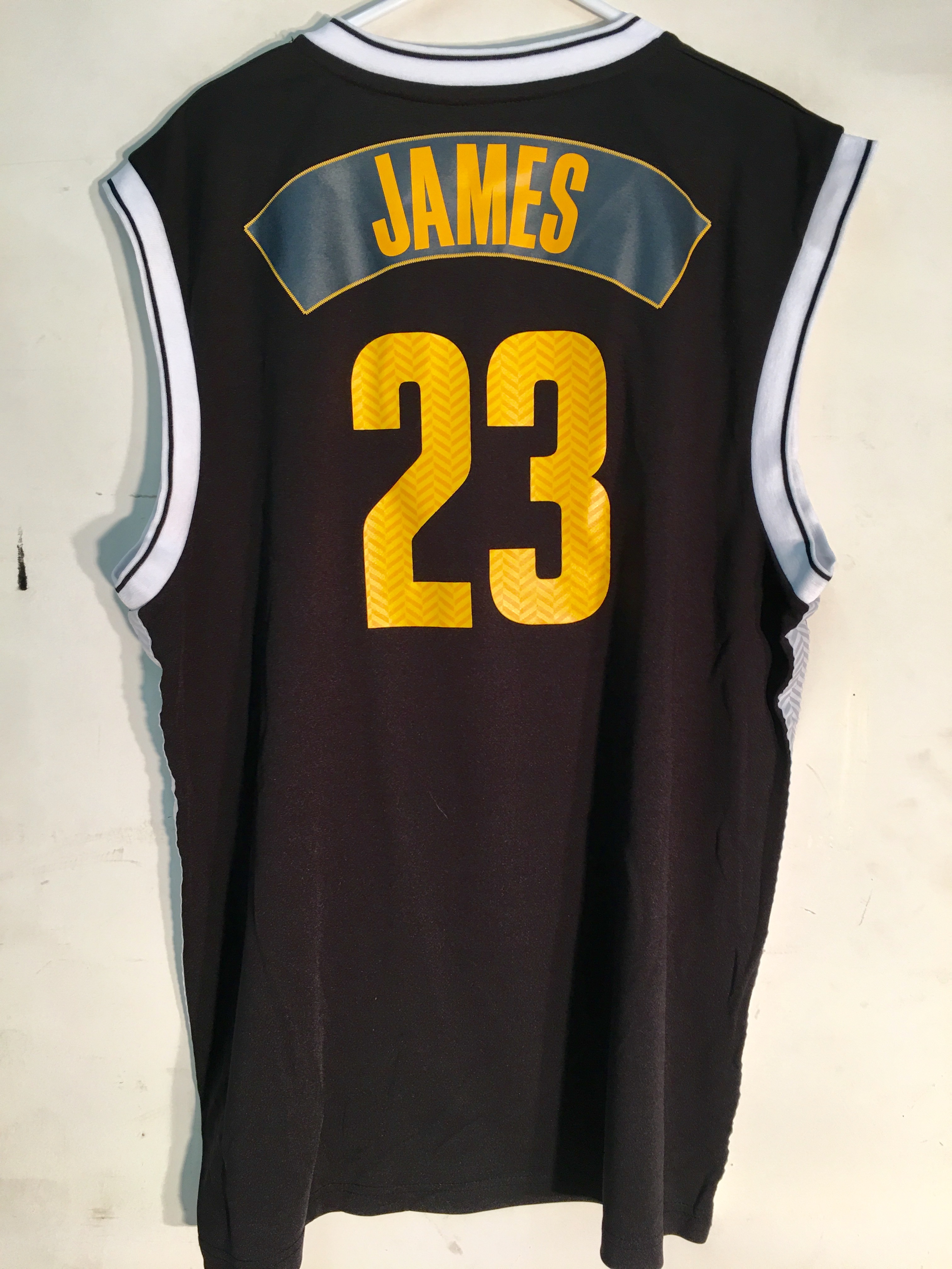 lebron james black jersey with sleeves